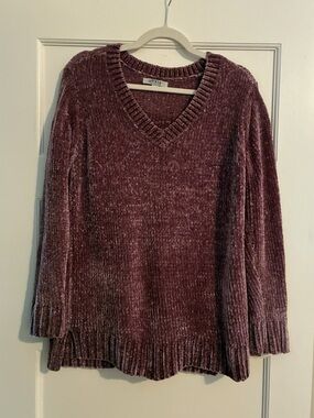 Orvis Plush Chenille V-Neck Sweater in Mauve Plum